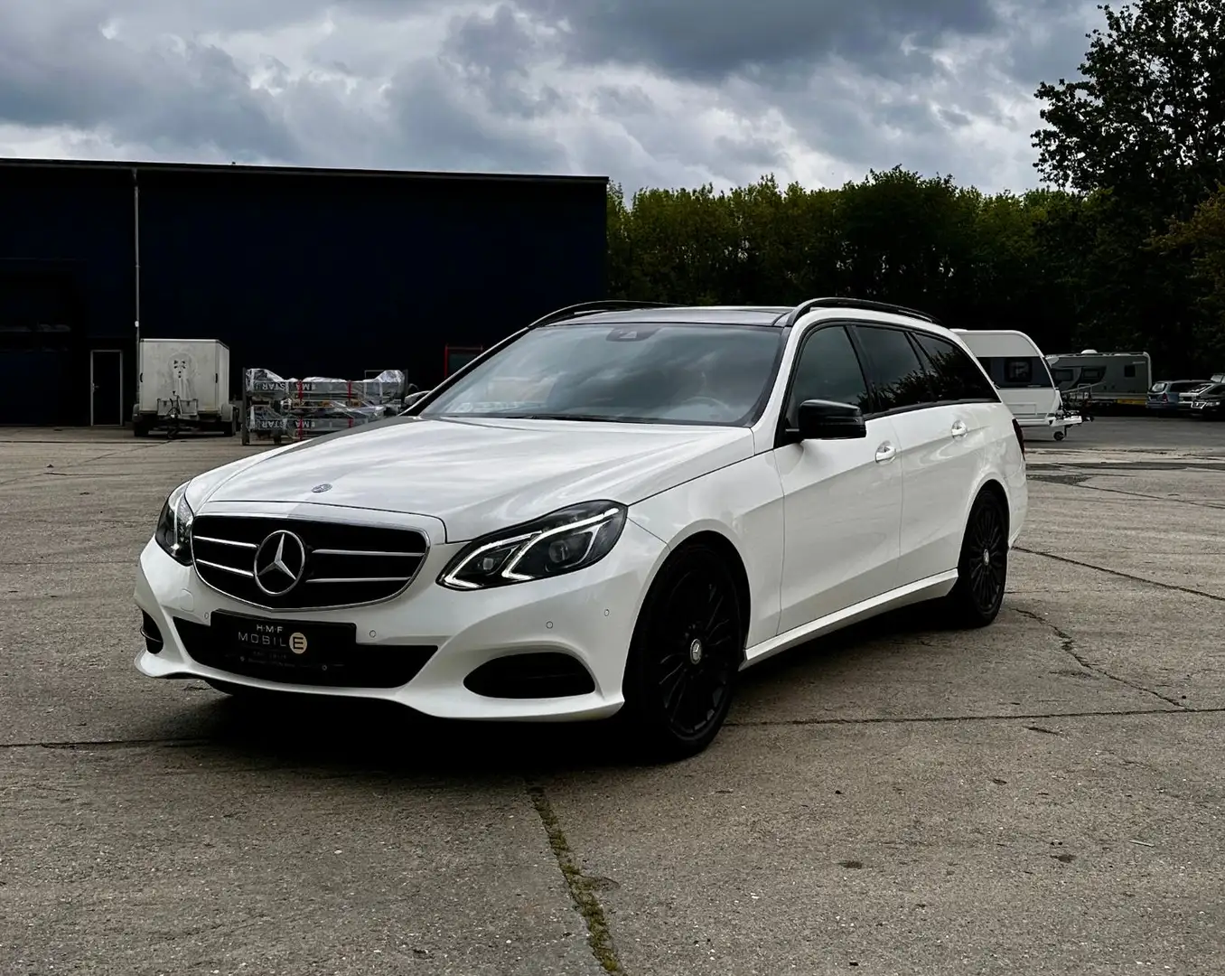 Mercedes-Benz E 250 4Matic Kamera Leder NightPaket 4x Assy Blanc - 1