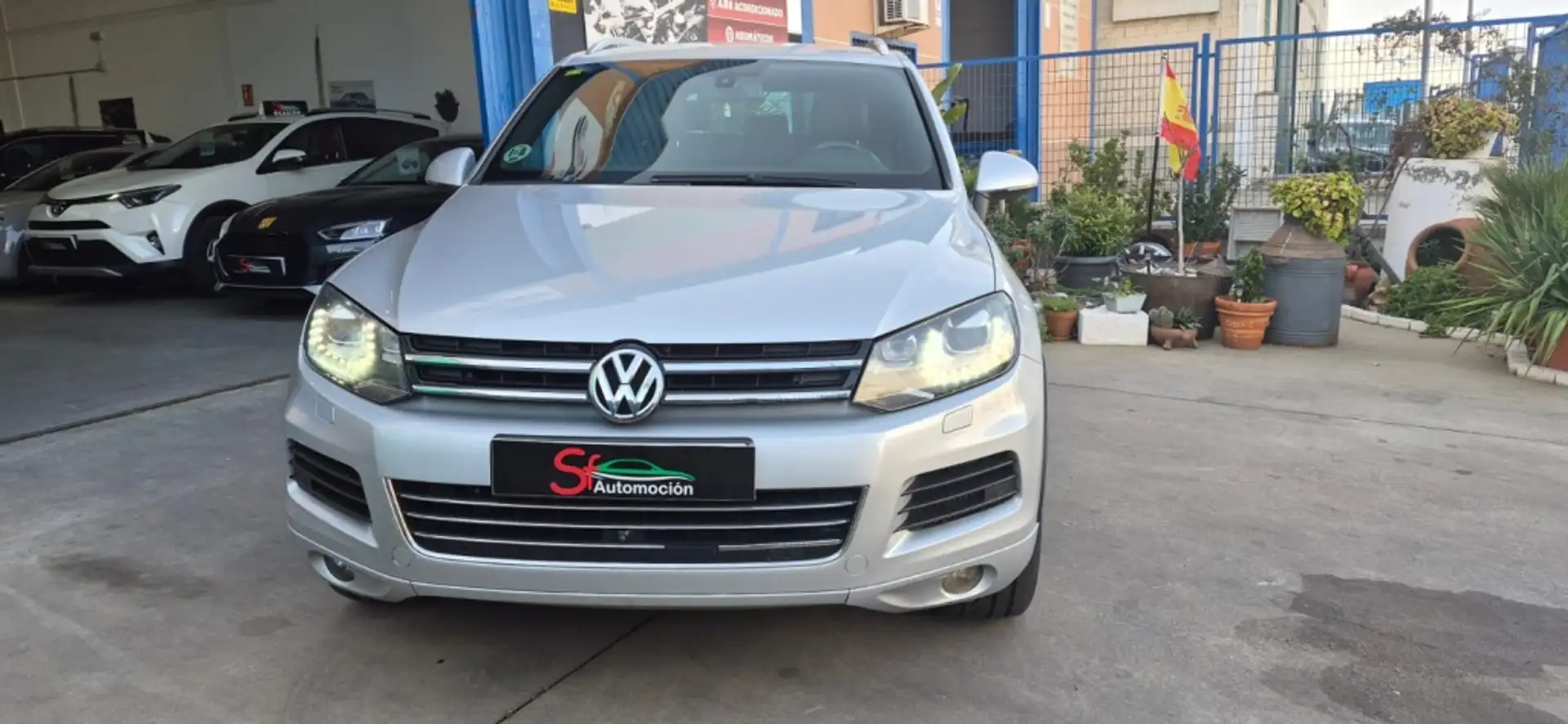 Volkswagen Touareg 3.0TDI V6 BMT Premium TerrainTech 245 Tip. Gris - 2