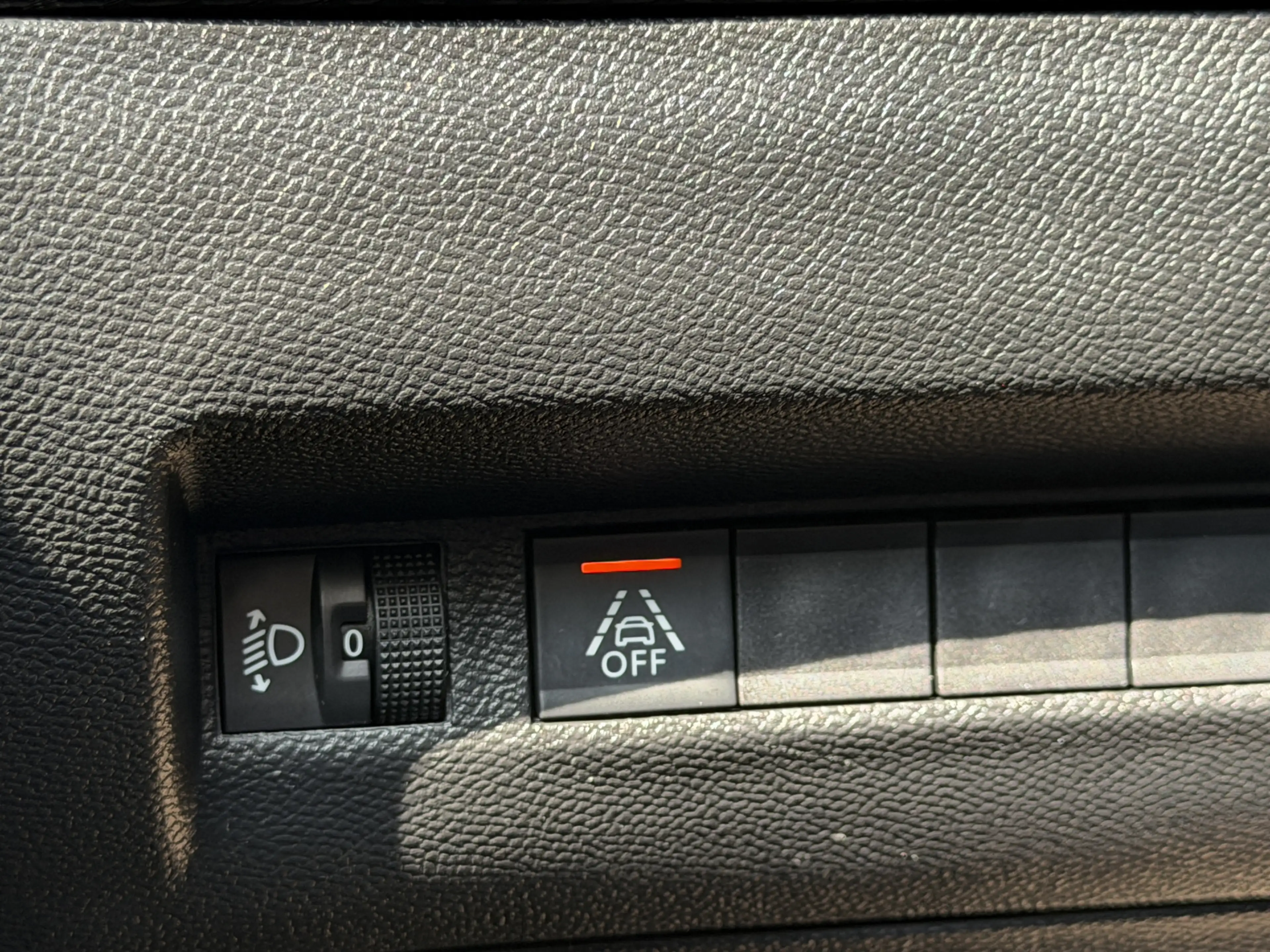 Peugeot e-2008 BWJ 2022 | EV 136PK Allure 50 kWh | LEDER/STOF | C — photo 33
