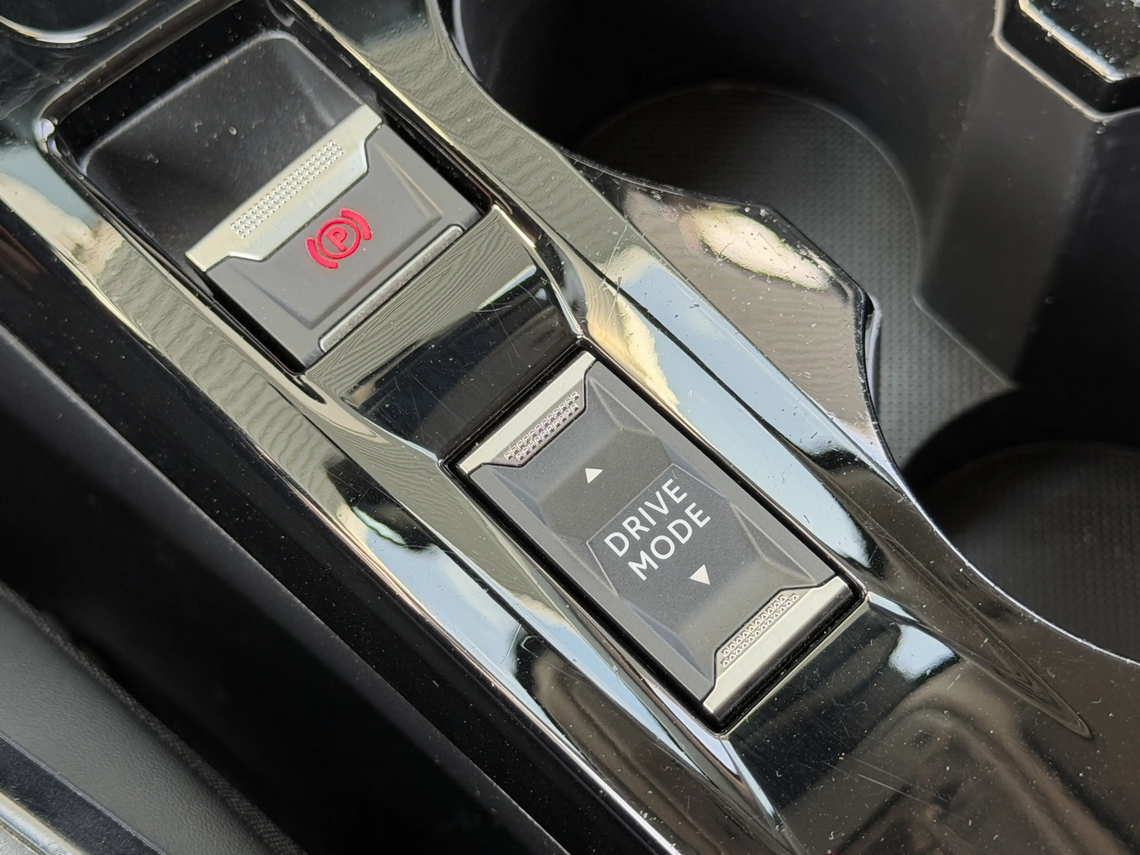 Peugeot e-2008 BWJ 2022 | EV 136PK Allure 50 kWh | LEDER/STOF | C — photo 18
