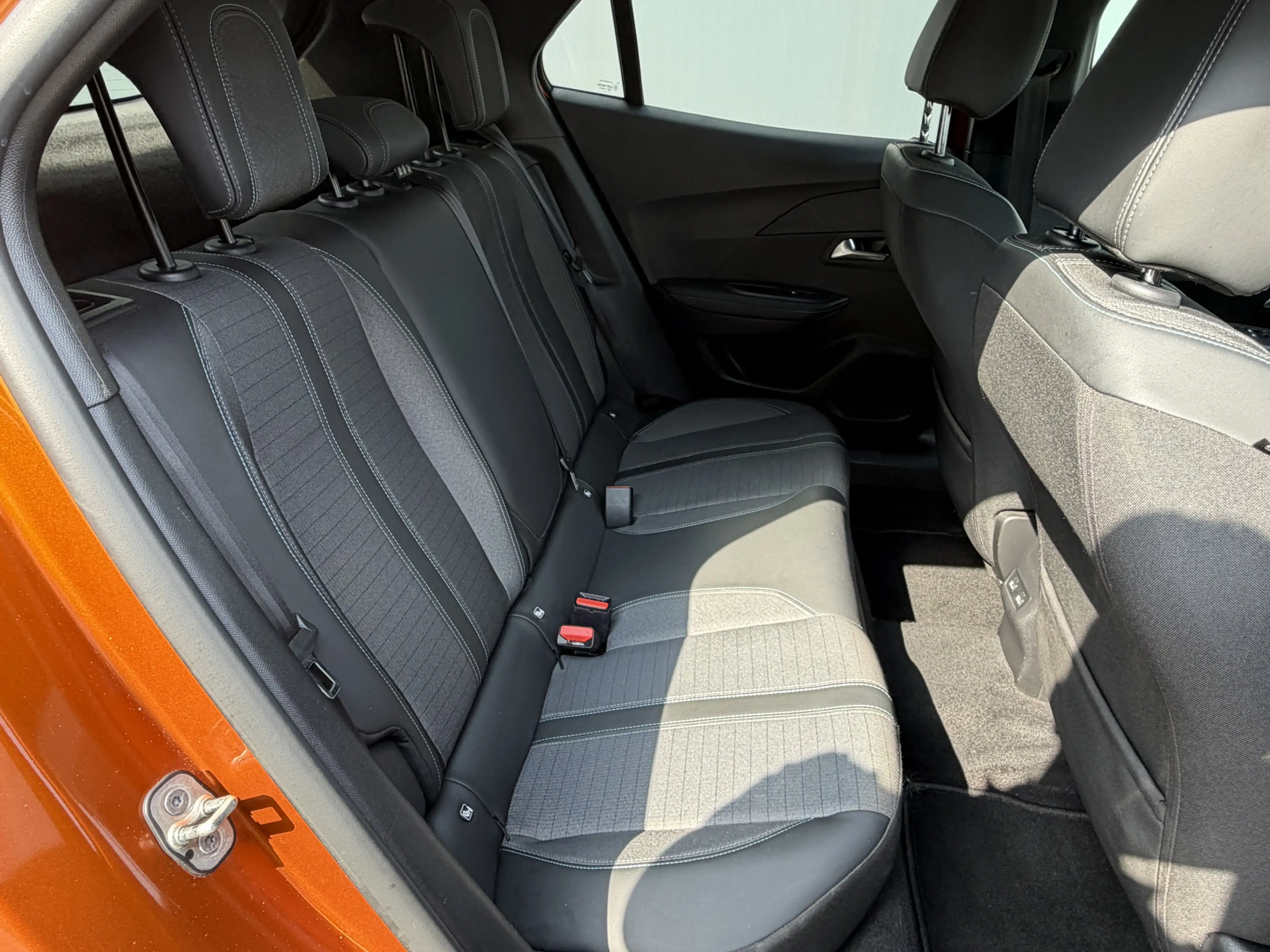 Peugeot e-2008 BWJ 2022 | EV 136PK Allure 50 kWh | LEDER/STOF | C — photo 41