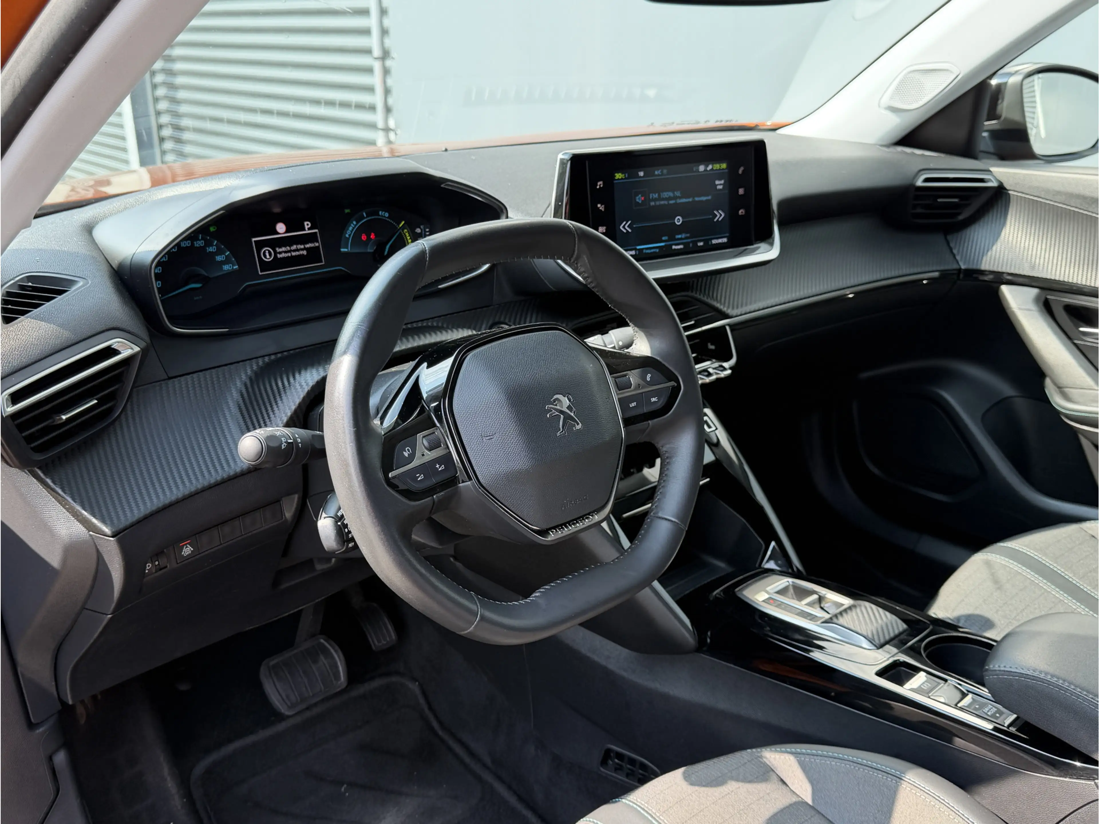 Peugeot e-2008 BWJ 2022 | EV 136PK Allure 50 kWh | LEDER/STOF | C — photo 3