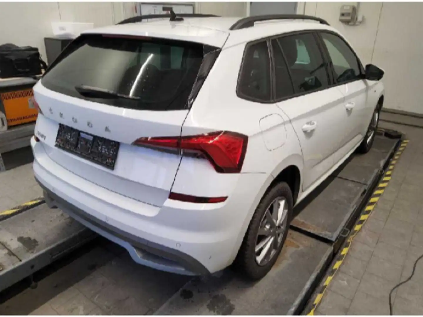 Skoda Kamiq Tour 1,0TSI LED LM SHZ KAM PDC CARPLAY Weiß - 2