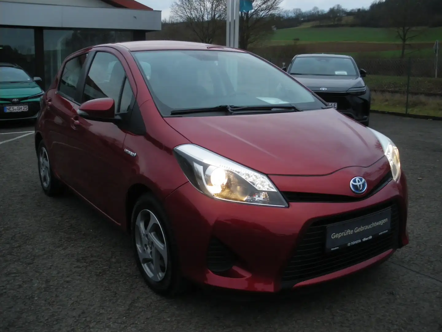 Toyota Yaris Yaris Hybrid 1.5 VVT-i Life Rot - 1