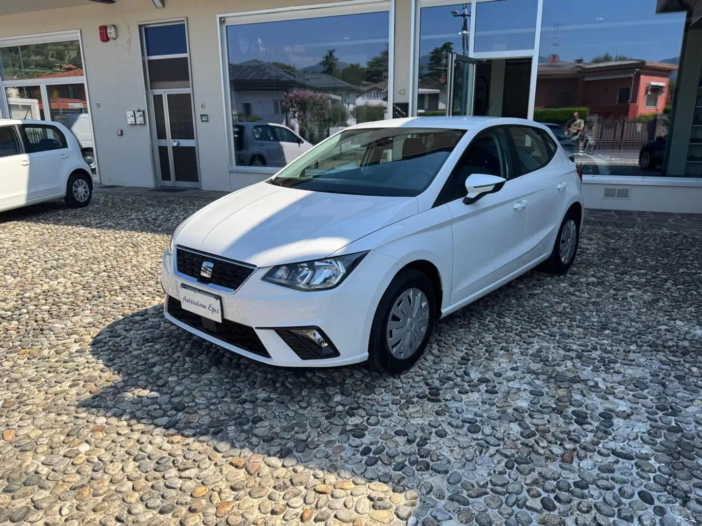SEAT Ibiza 1.0 TGI 5 porte Business Blanc - 1