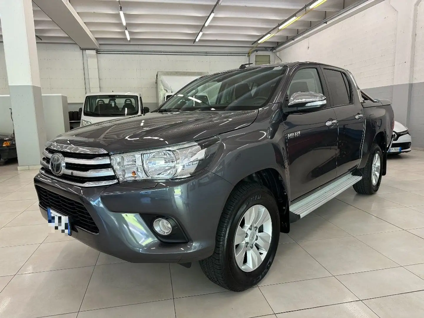 Toyota Hilux 2.4 D-4D 4WD 4 porte Double Cab Lounge Grigio - 1