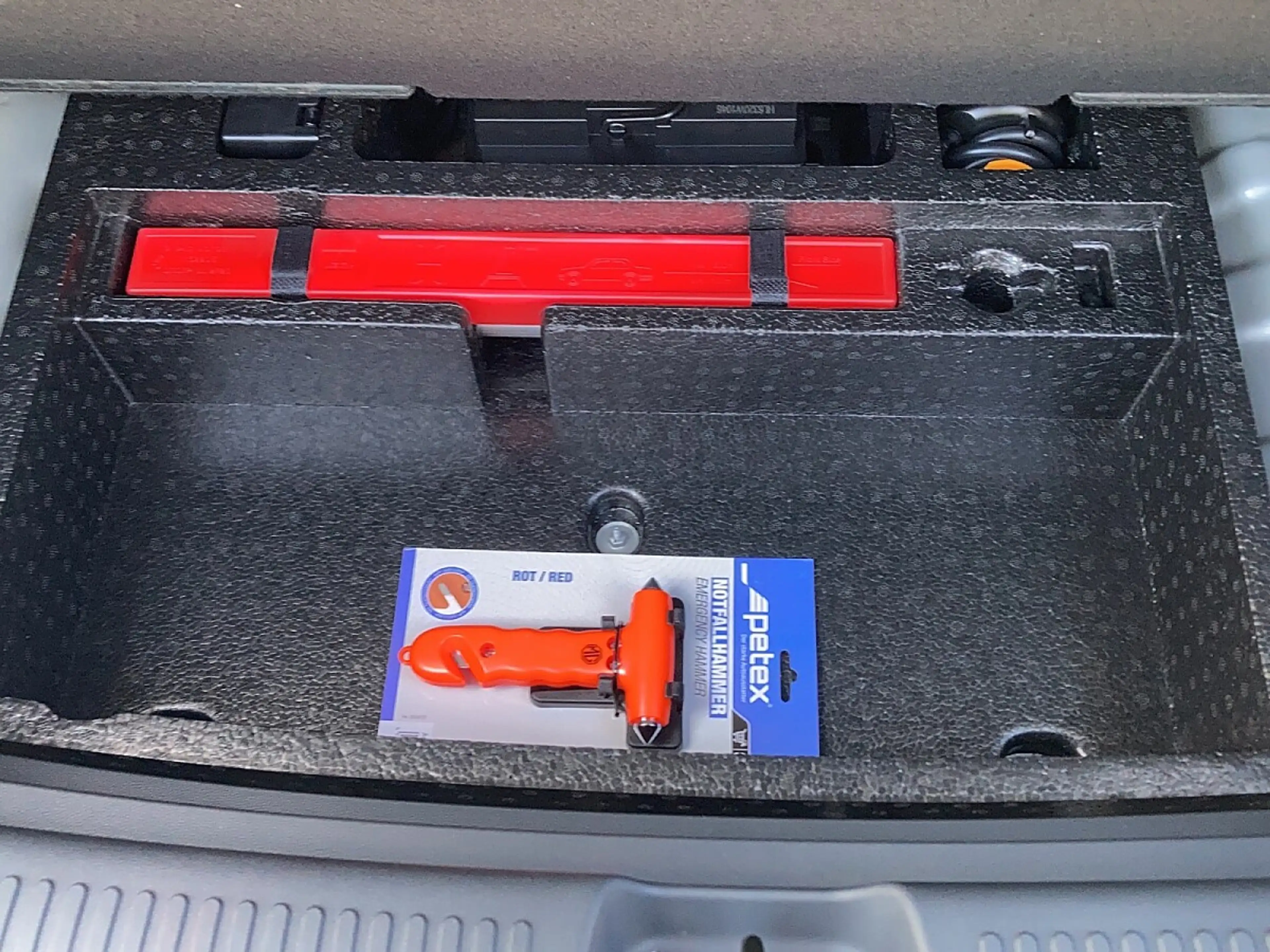 MG ZS 1.5 Hybrid+ Luxury + Metallic + Schiebedach! + ... — photo 13