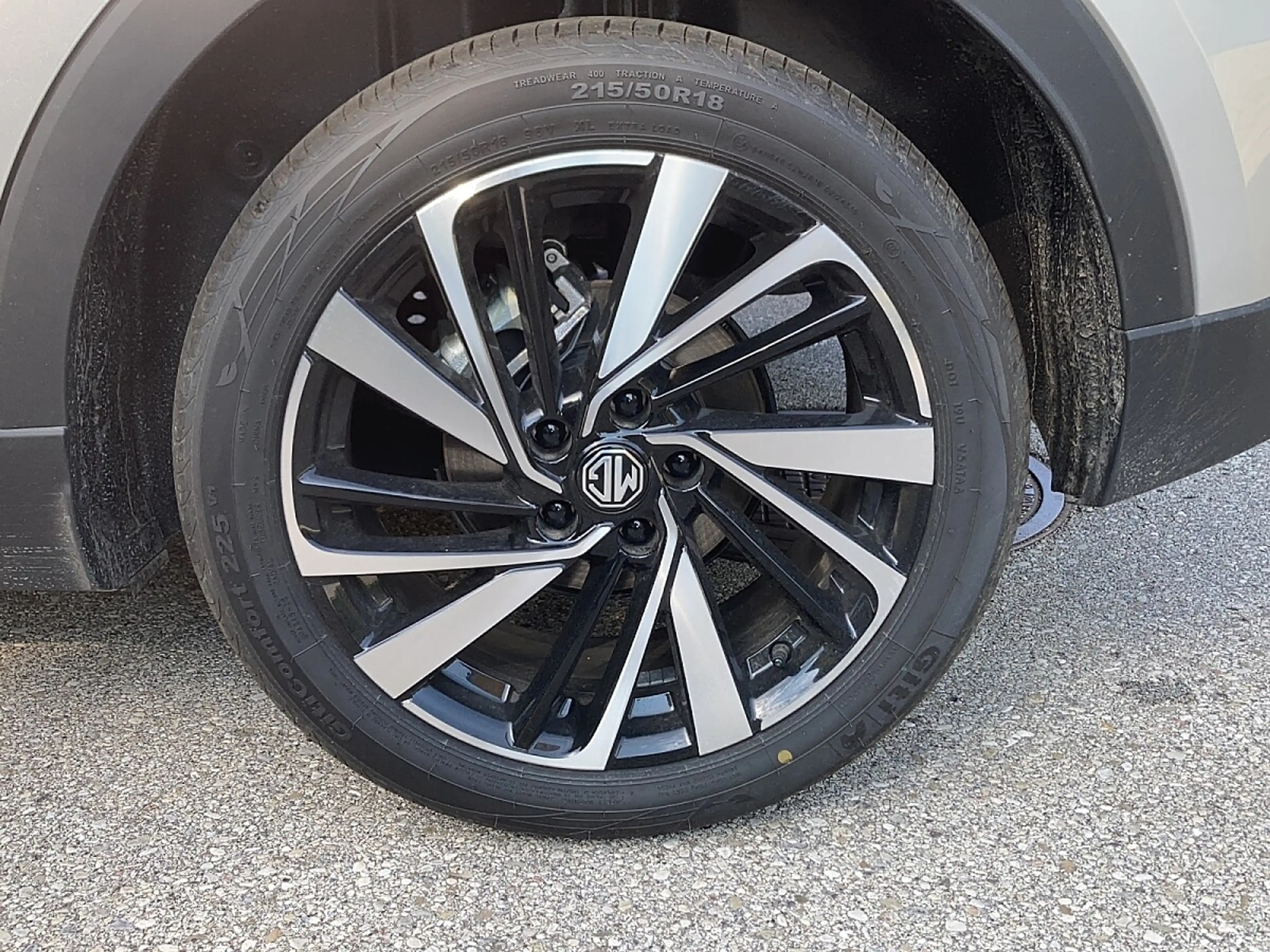 MG ZS 1.5 Hybrid+ Luxury + Metallic + Schiebedach! + ... — photo 15