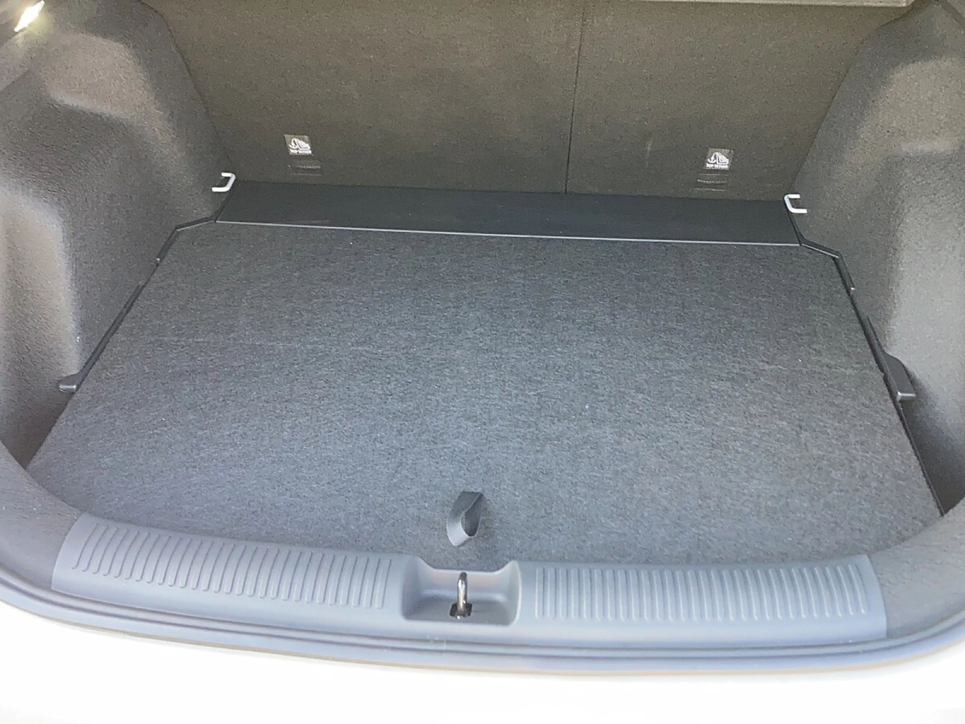 MG ZS 1.5 Hybrid+ Luxury + Metallic + Schiebedach! + ... — photo 12