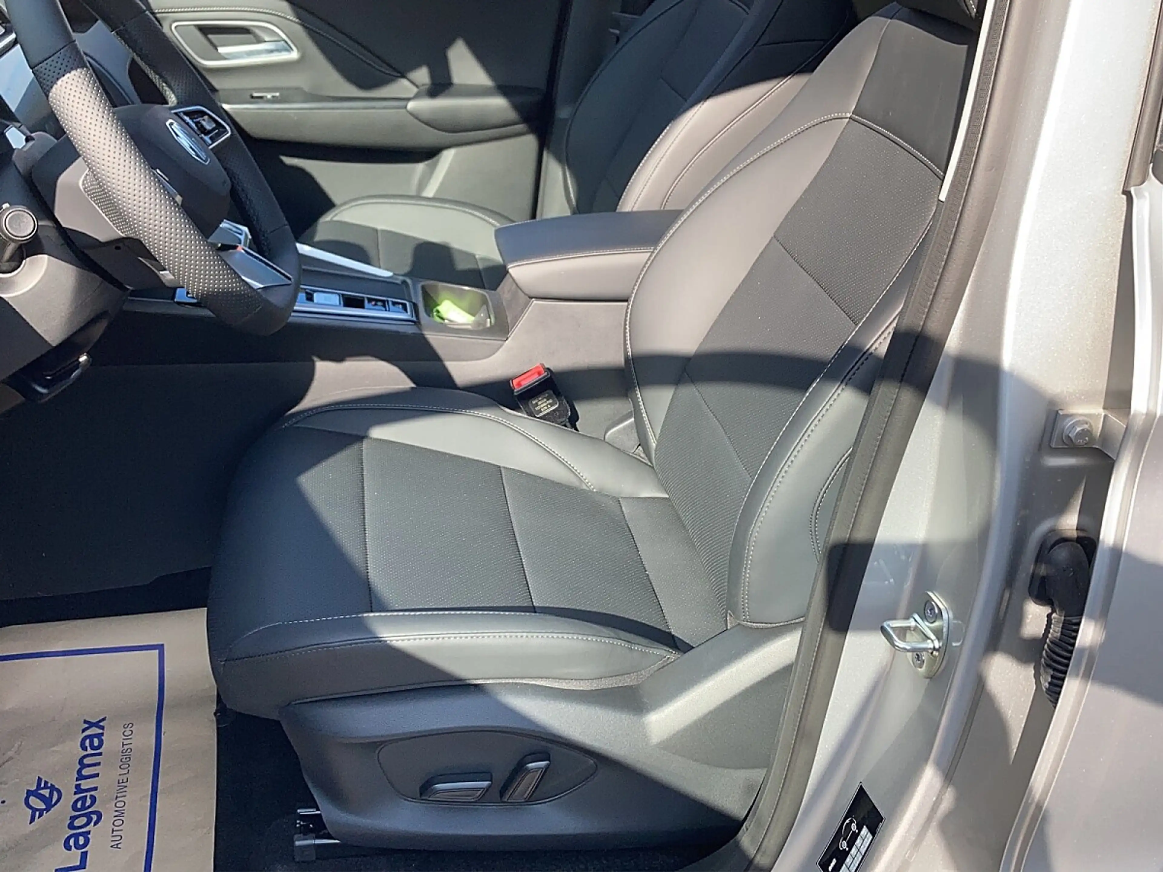 MG ZS 1.5 Hybrid+ Luxury + Metallic + Schiebedach! + ... — photo 6