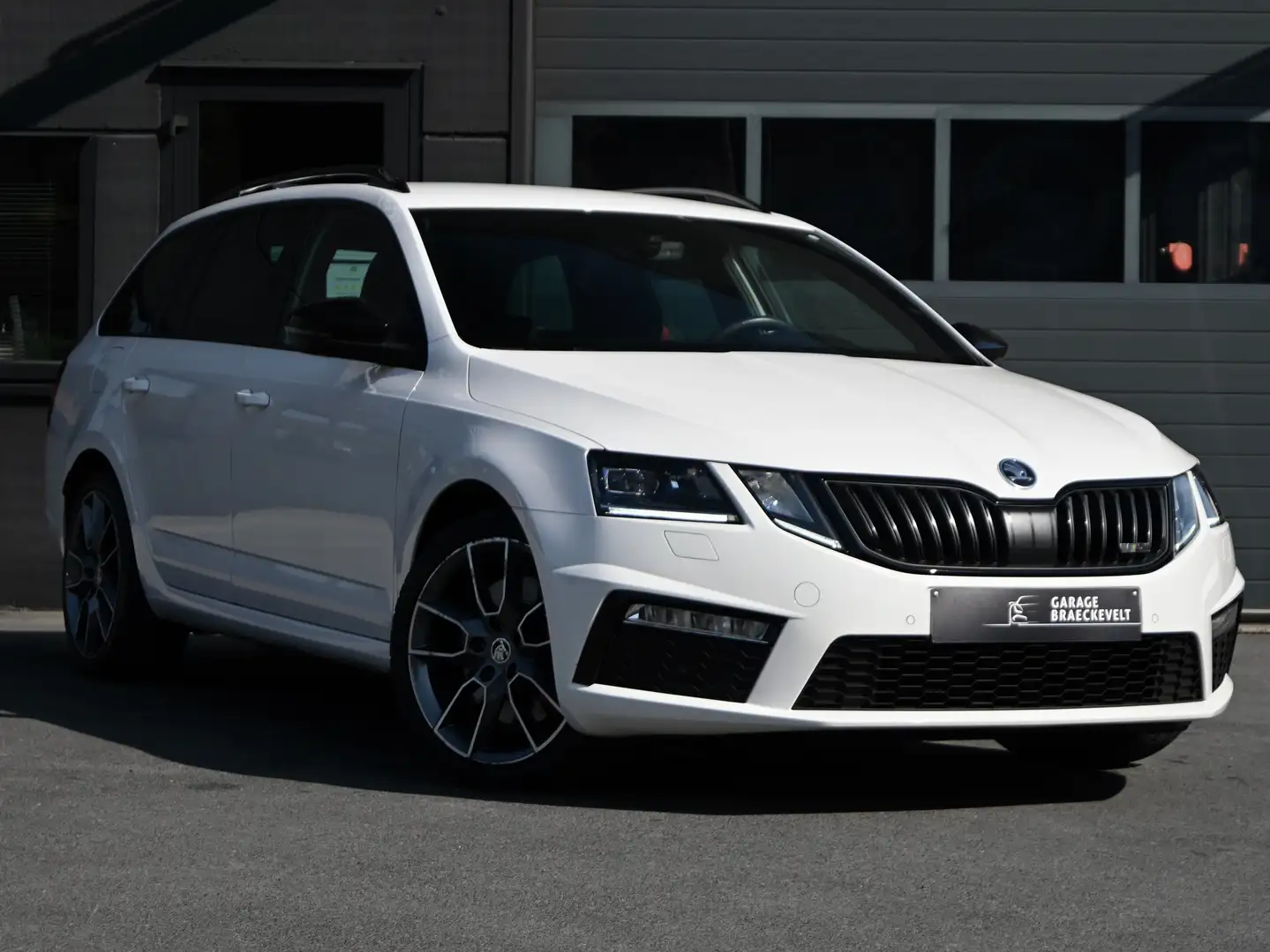 Skoda Octavia RS 2.0 DSG - Facelift - Navi - ACC - MODE - 18" Wit - 1