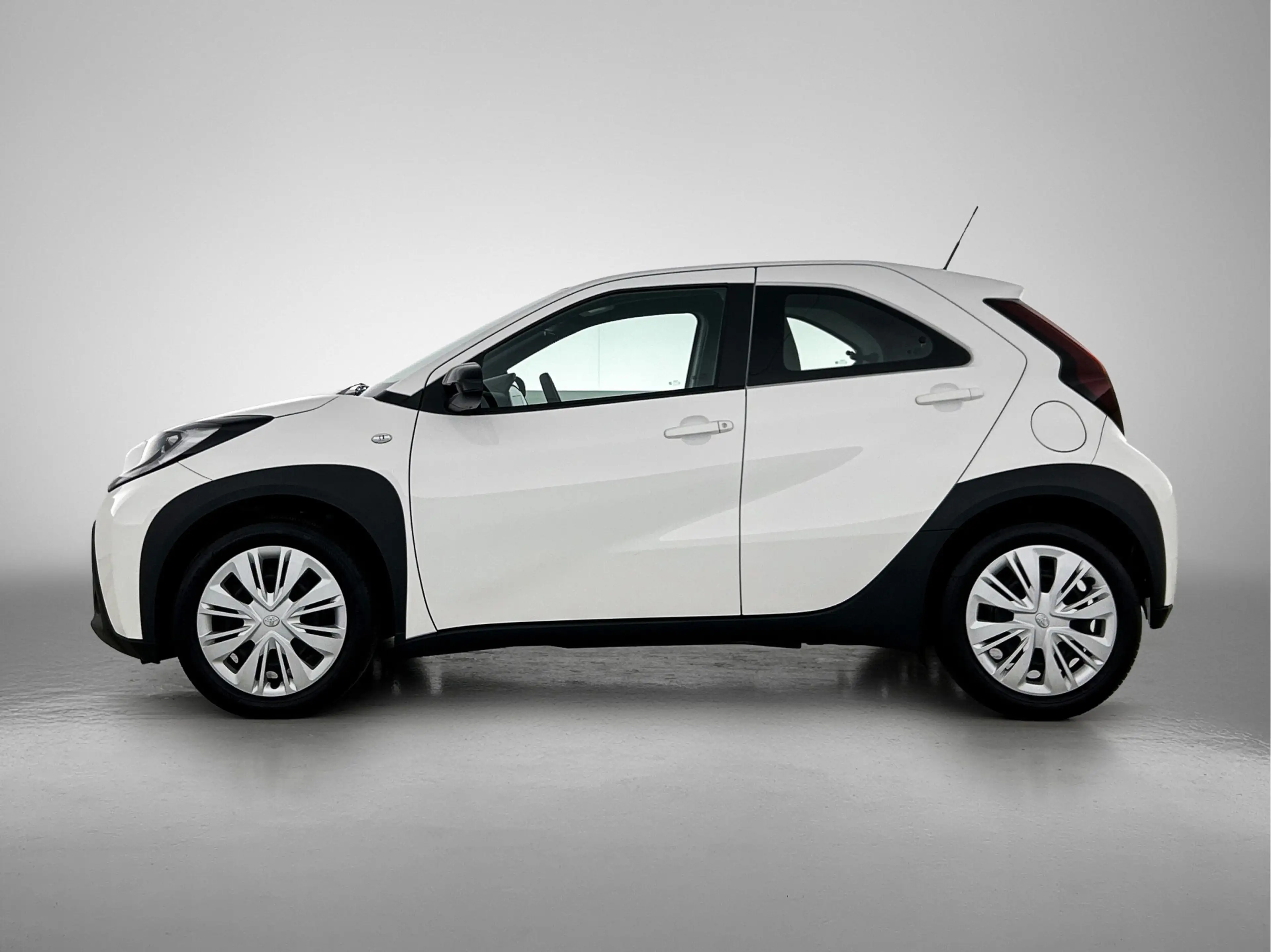 Toyota Aygo X 1.0 VVT-i MT Play | BTW Voertuig | Dealer onderhou — photo 3