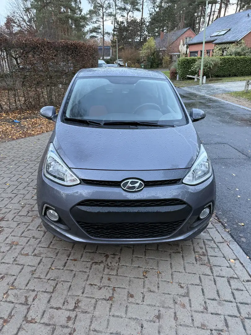 Hyundai i10 1.0 Automatik Trend Grijs - 2
