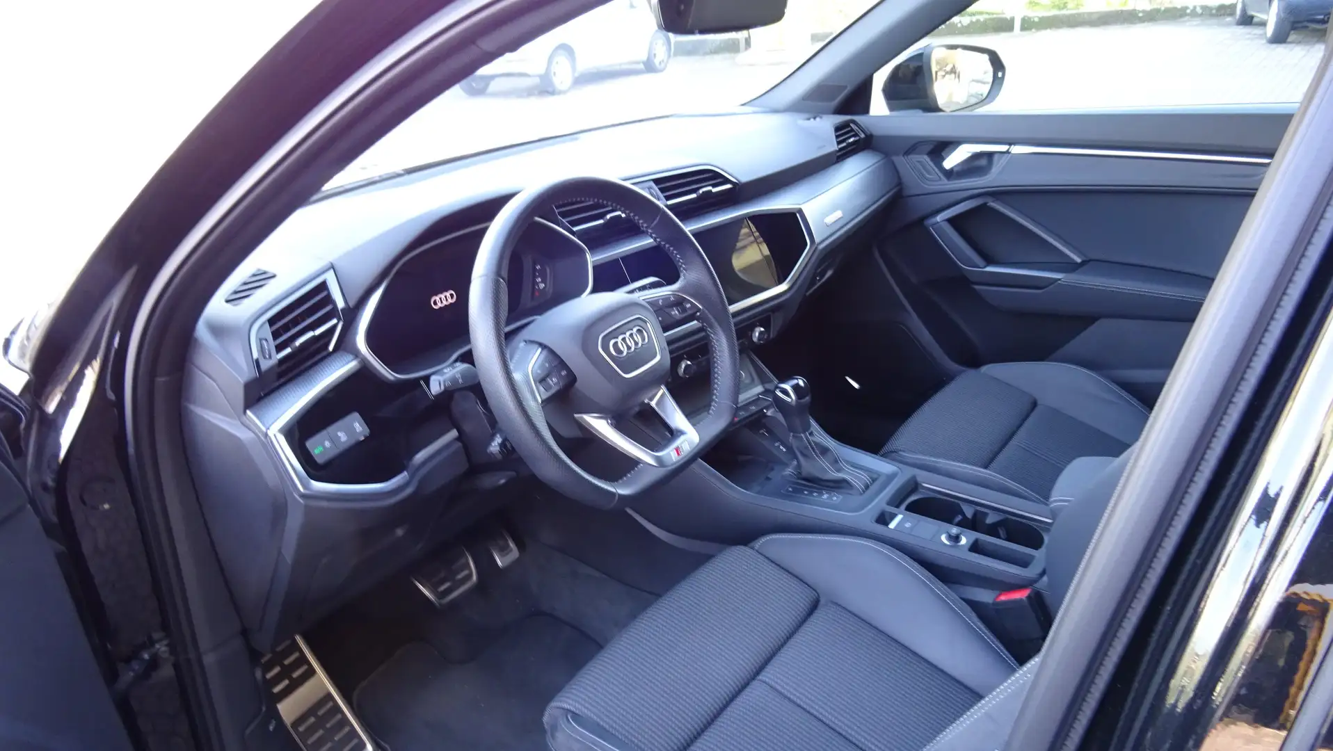 Audi Q3 Sportback 1.5 Tfsi 150 cv S-Line -S tronic -Matrix Negro - 2