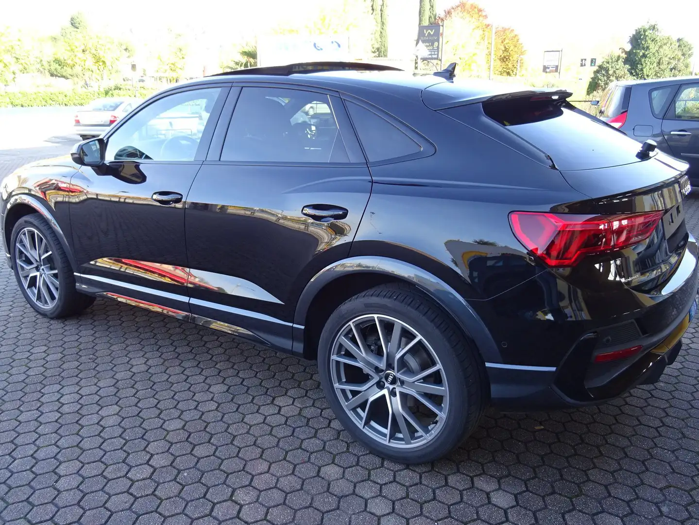 Audi Q3 Sportback 1.5 Tfsi 150 cv S-Line -S tronic -Matrix Negro - 1