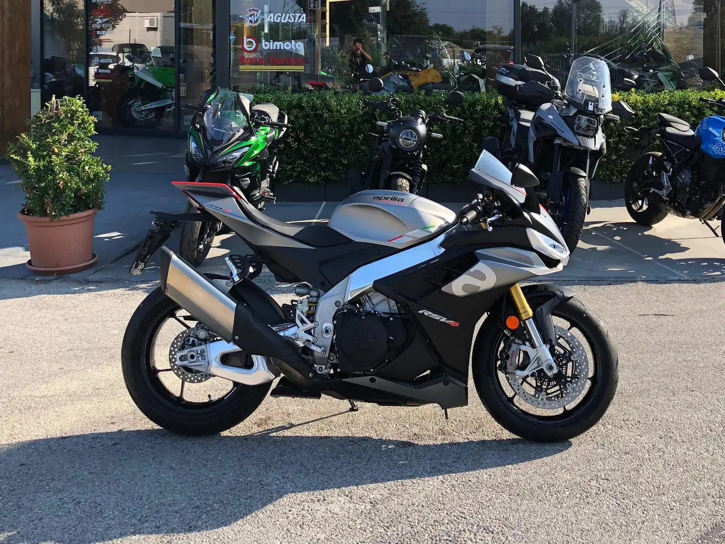 Aprilia RSV4 1100 - 1