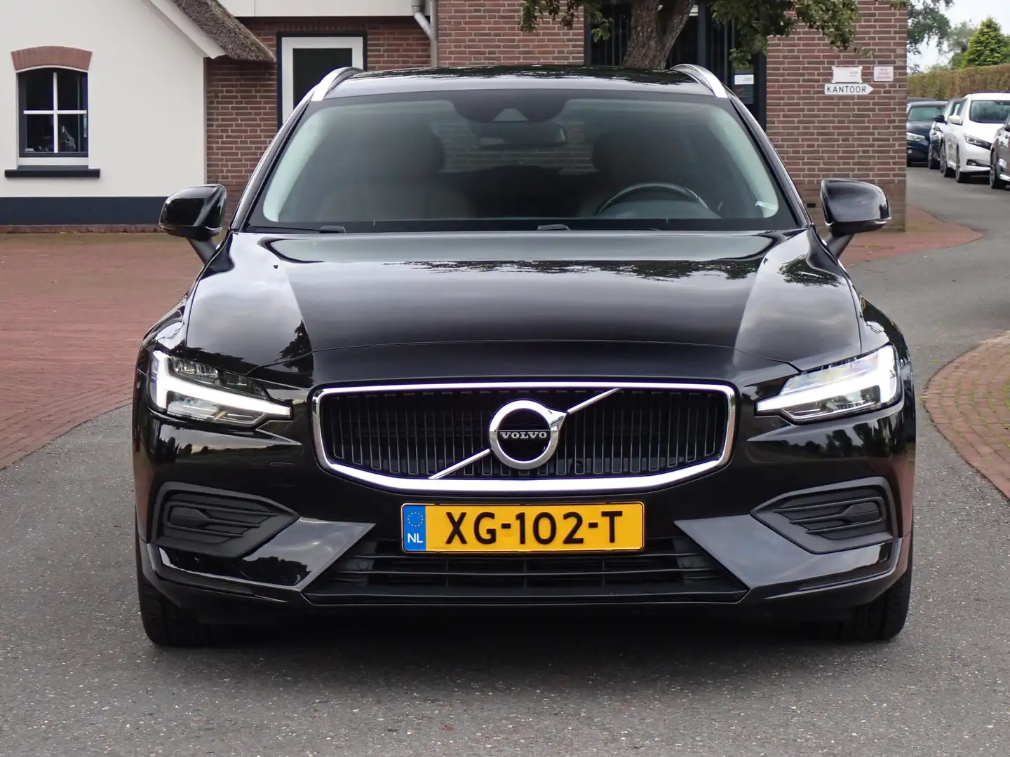 Volvo V60 2.0 T5 inscription Zwart - 2