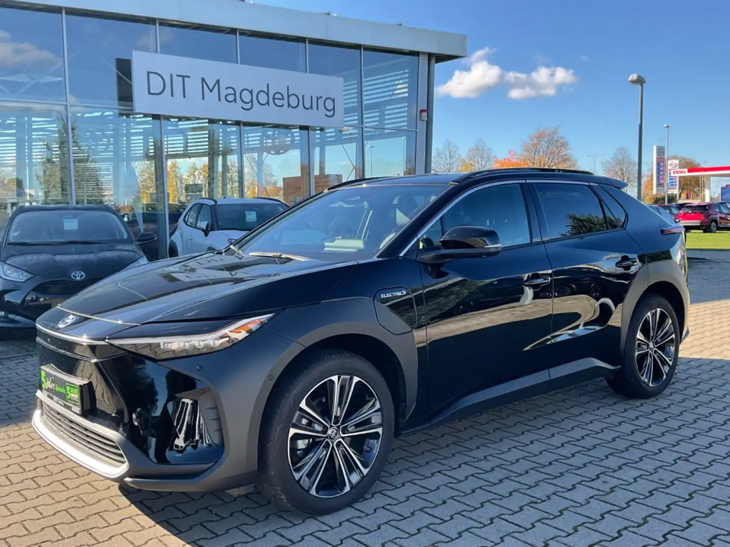 Toyota bZ4X FWD JBL+LED+Navi+SHZ+2xKlima+360+4xSHZ+Kam. Schwarz - 2