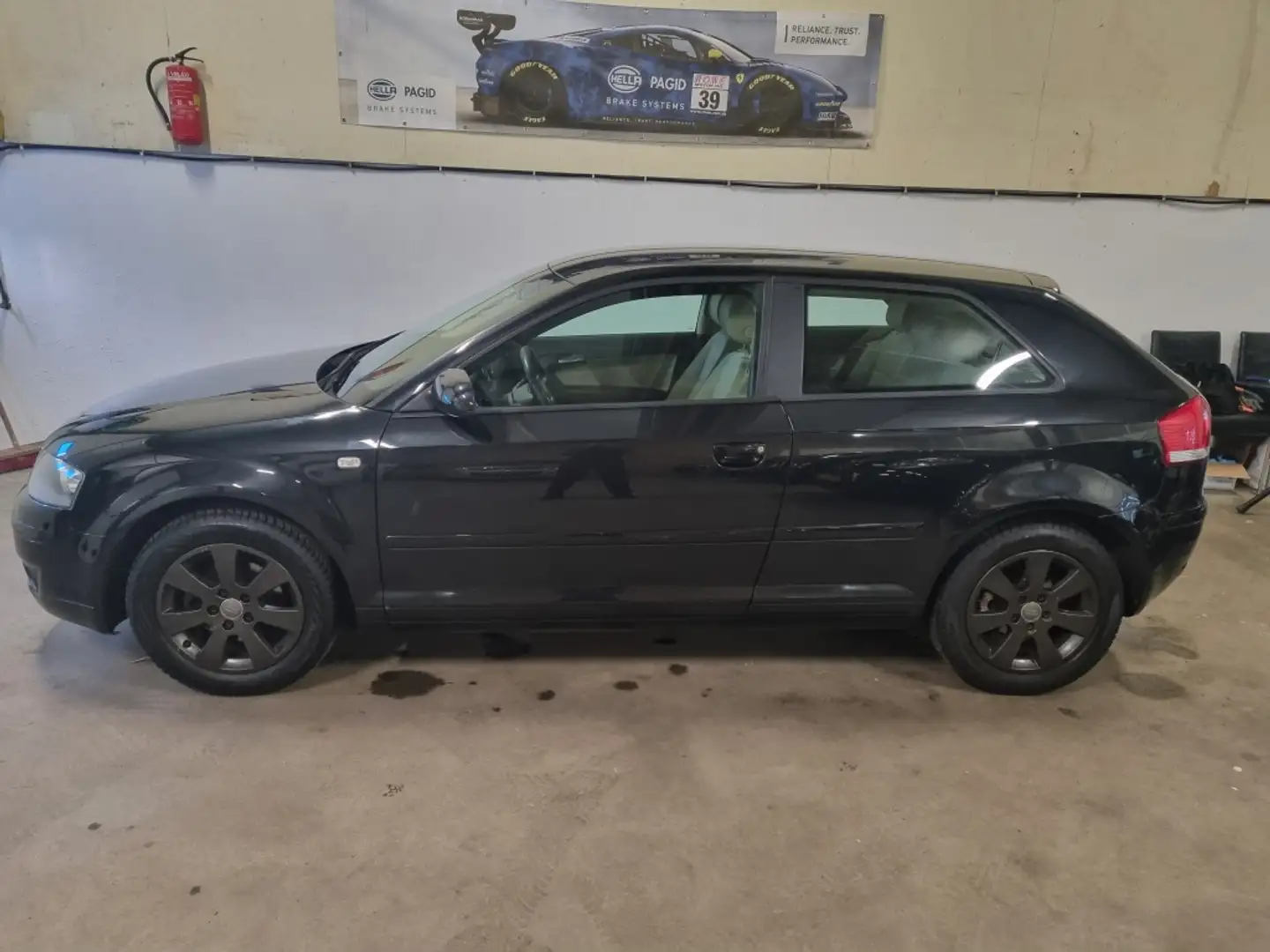 Audi A3 1.6 Attraction NW APK NAP Airco Trekhaak LM Zwart - 2
