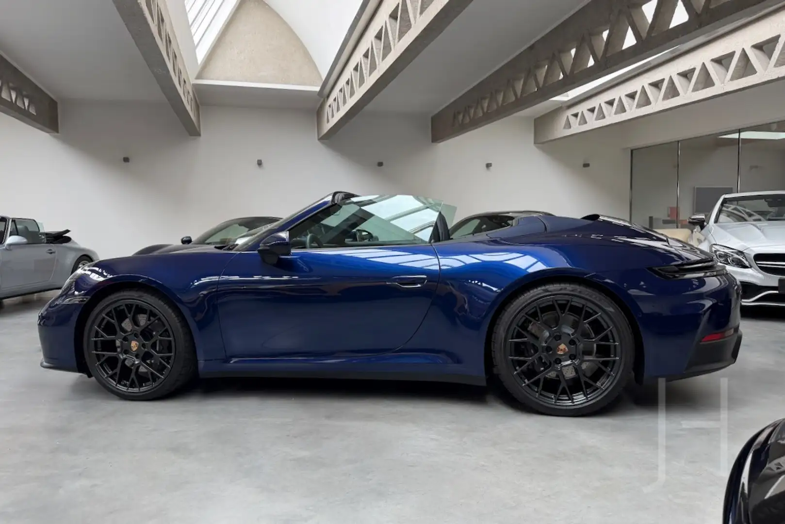 Porsche 992 911 Carrera Cabrio Blau - 2