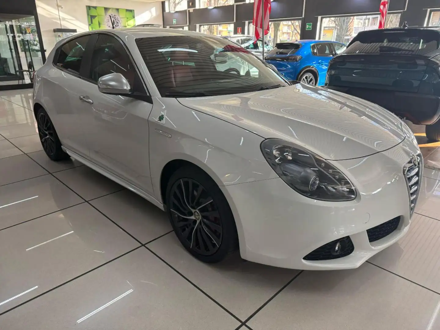 Alfa Romeo Giulietta 1750 TBi Quadrifoglio Verde in contanti Bianco - 2