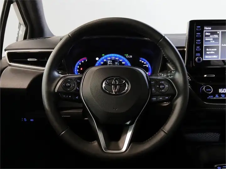 Toyota Auris 2022, foto 13