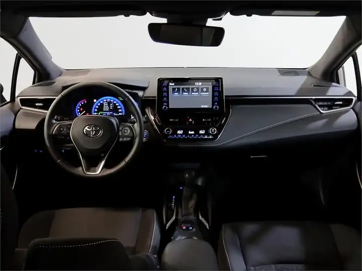 Toyota Auris 2022, foto 8