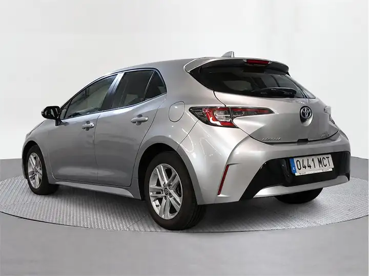 Toyota Auris 2022, foto 2
