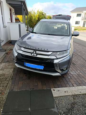 Imagine Mitsubishi Outlander 2.2 DI-D 4WD Aut. Edition+