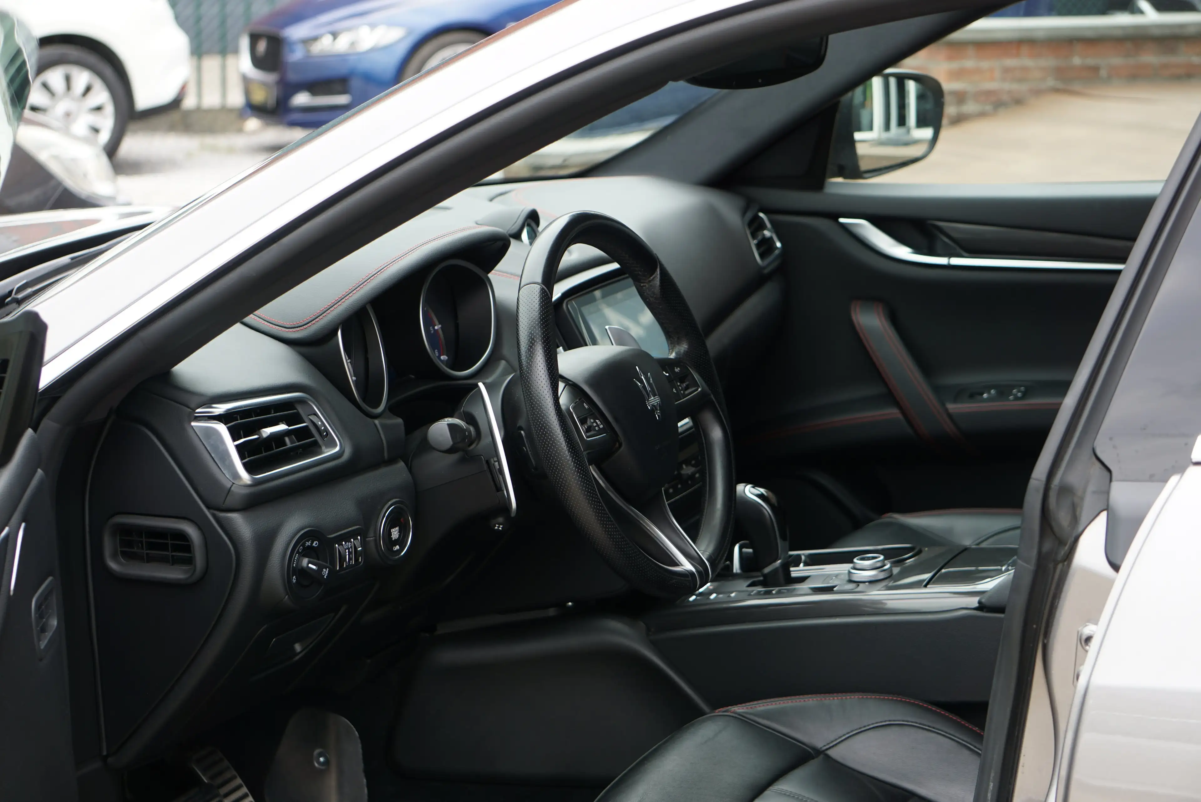 Maserati Ghibli 3.0 V6 Turbo SPORT NAVI CAMERA CARNET COMPLET 6B — photo 7