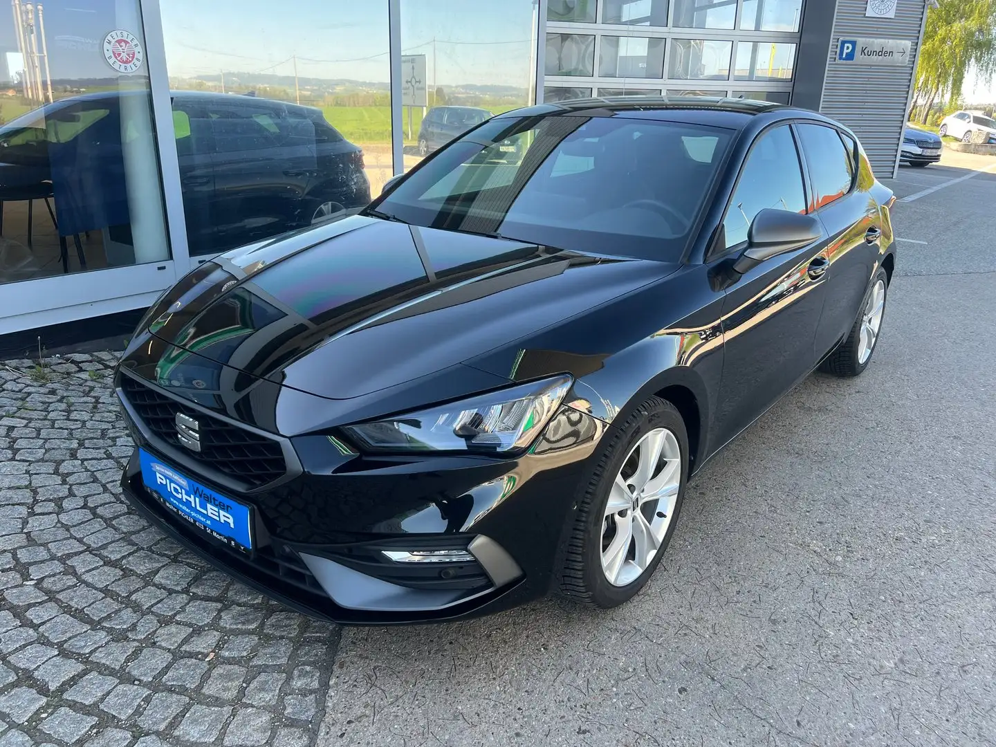 SEAT Leon FR 2.0 TDI DSG 150 PS Schwarz - 1