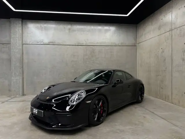 Porsche 991 view 5