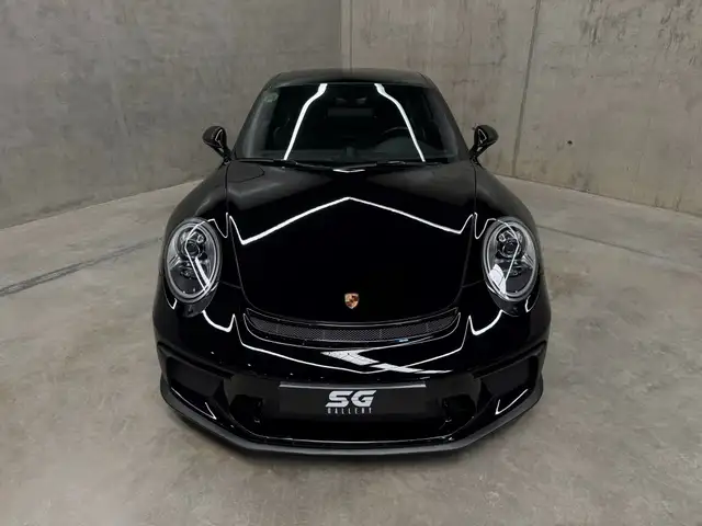 Porsche 991 view 3