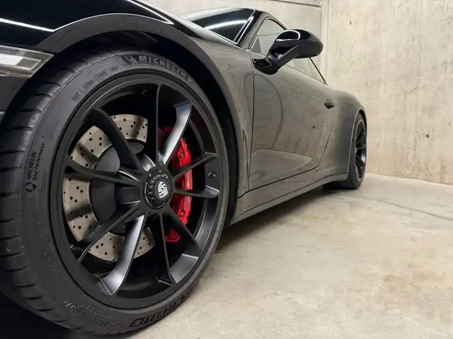 Porsche 991 view 9