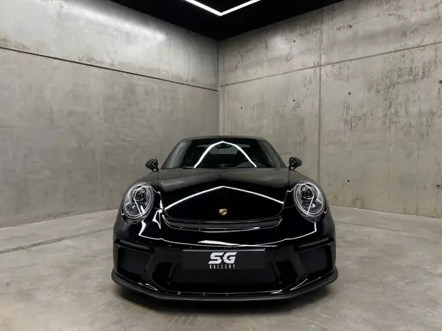 Porsche 991 view 4