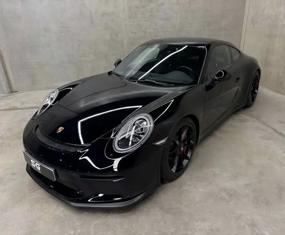 Porsche 991 view 6