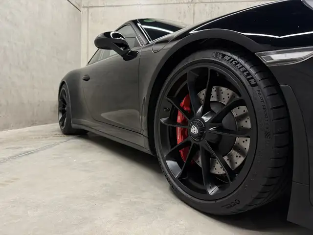Porsche 991 view 8