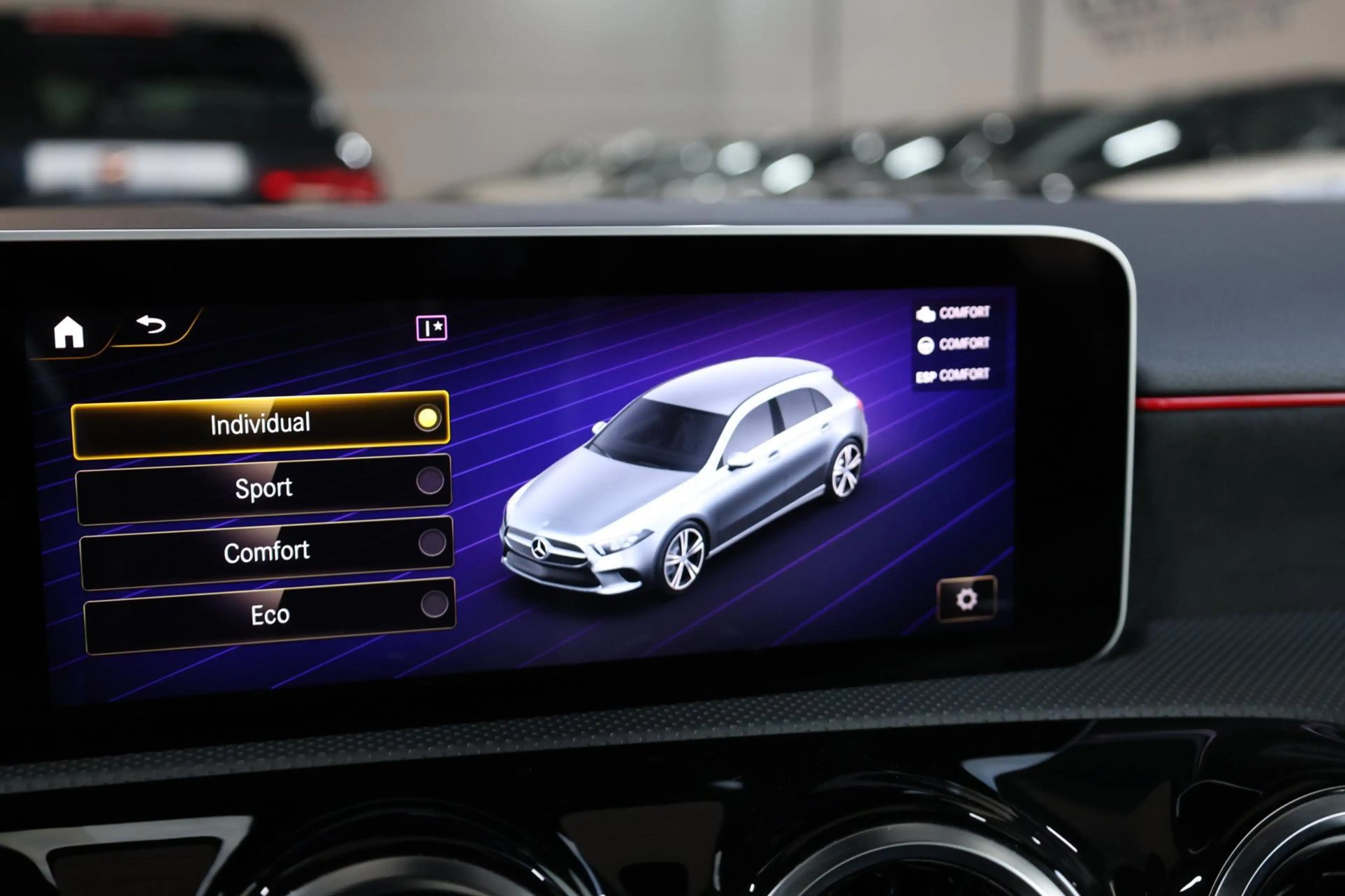 Mercedes-Benz A 180 AMG Line BTW/LED/VIRTUAL/PANO/HALF LEER+ALCANTARA+ — photo 14
