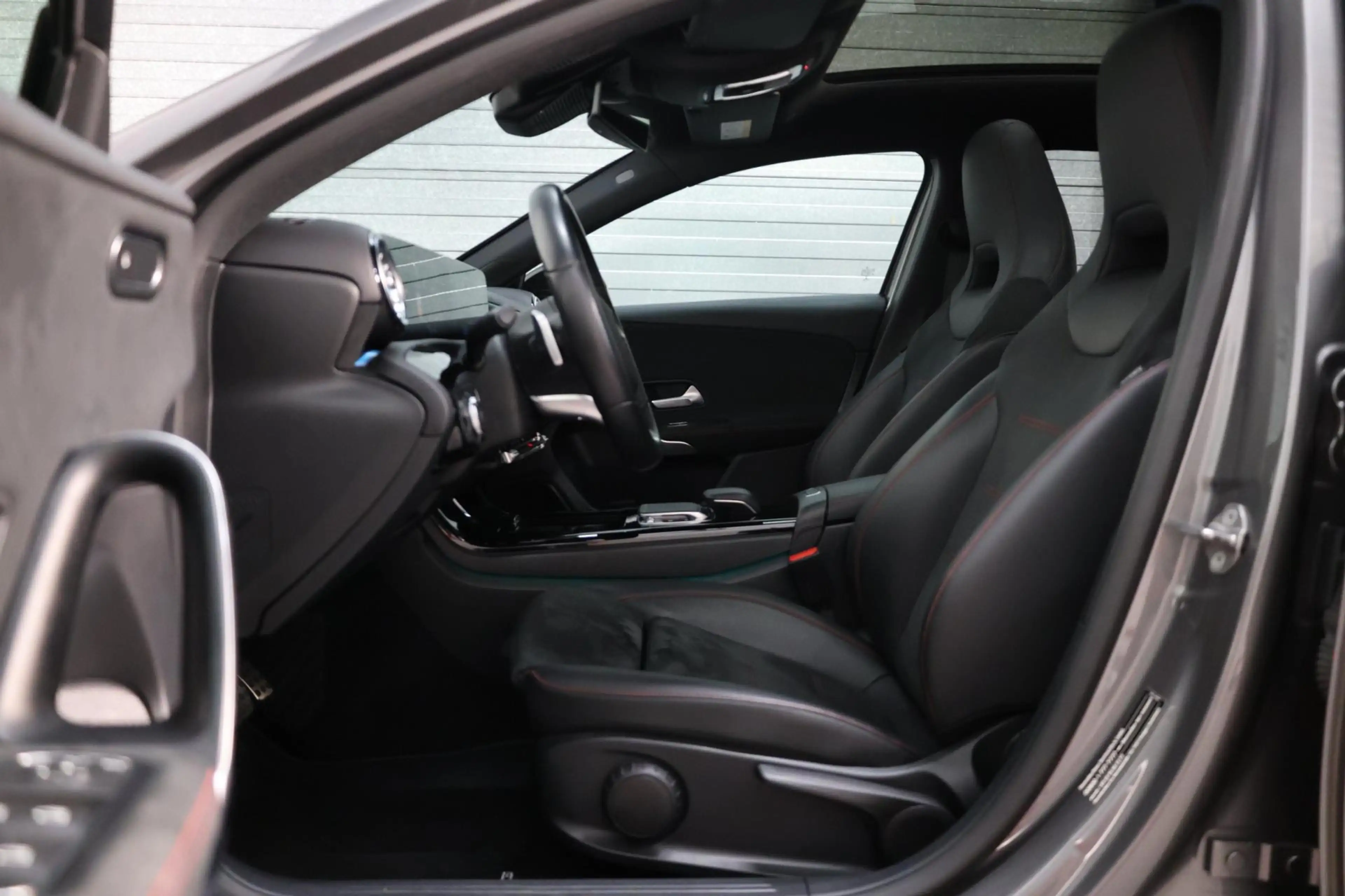 Mercedes-Benz A 180 AMG Line BTW/LED/VIRTUAL/PANO/HALF LEER+ALCANTARA+ — photo 9