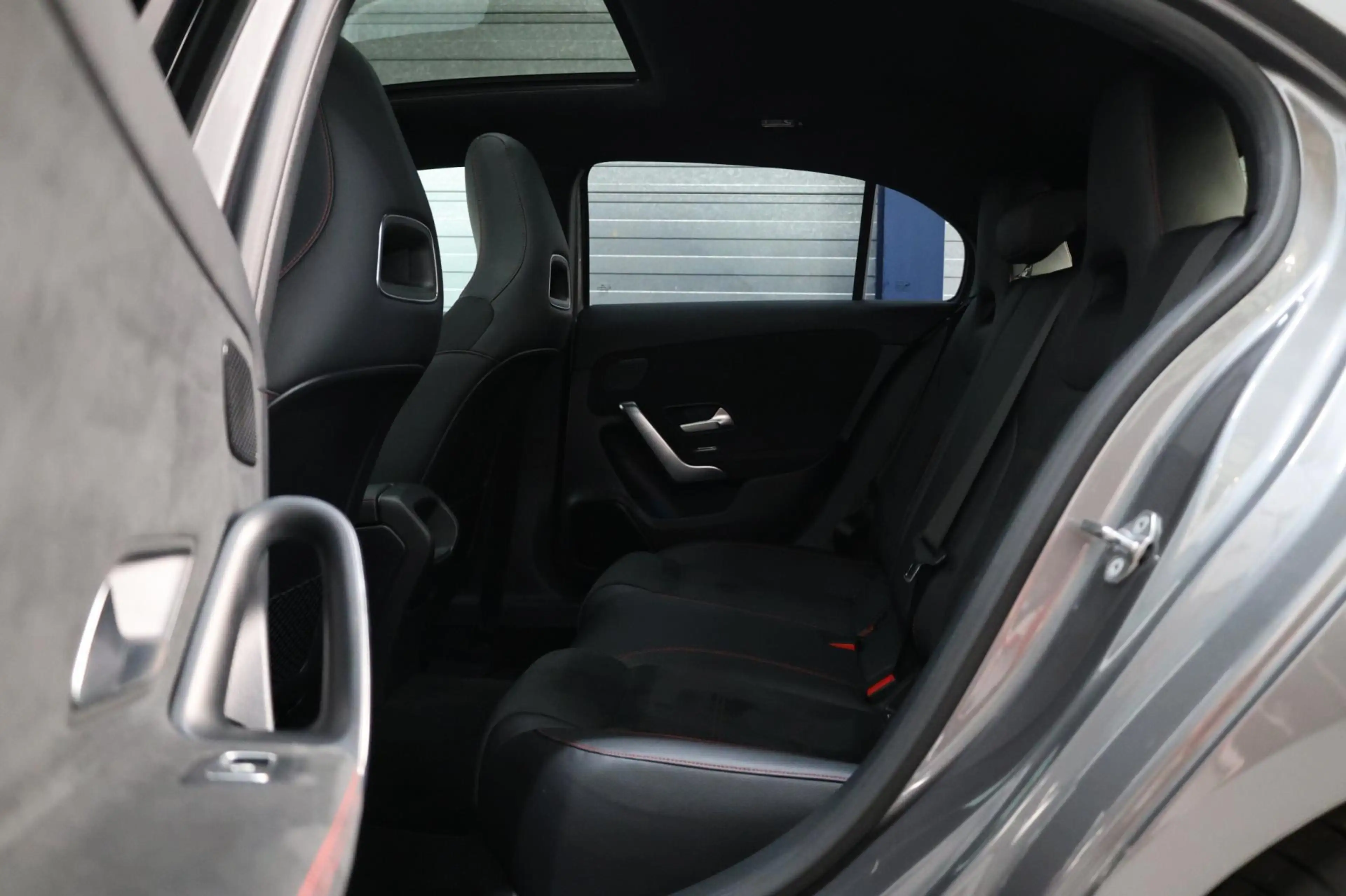 Mercedes-Benz A 180 AMG Line BTW/LED/VIRTUAL/PANO/HALF LEER+ALCANTARA+ — photo 10