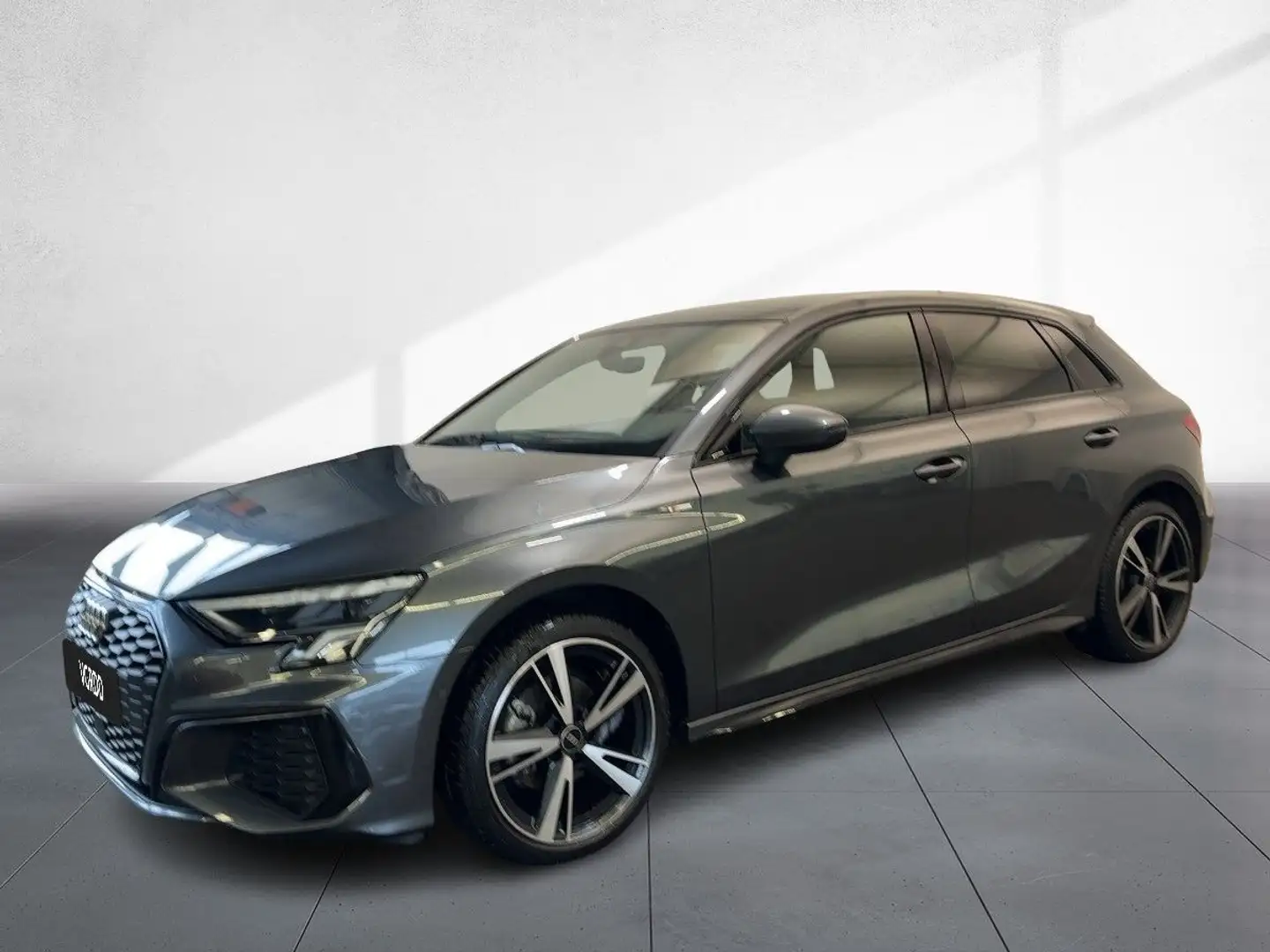 Audi A3 35 TFSI S-line LED PDC Pano Grau - 2