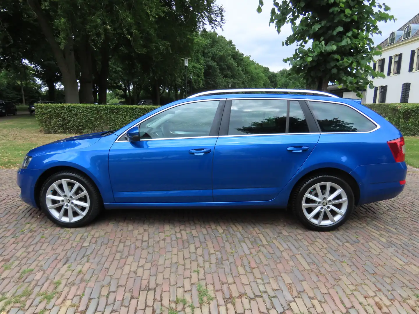 Skoda Octavia Combi 1.4 TSI Greentech Elegance Businessline Auto Blauw - 2