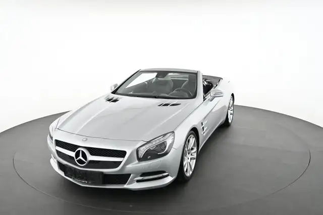 Mercedes-Benz SL view 3