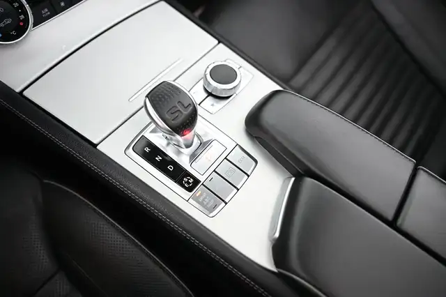 Mercedes-Benz SL view 30