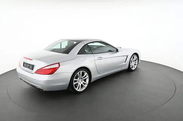 Mercedes-Benz SL view 16