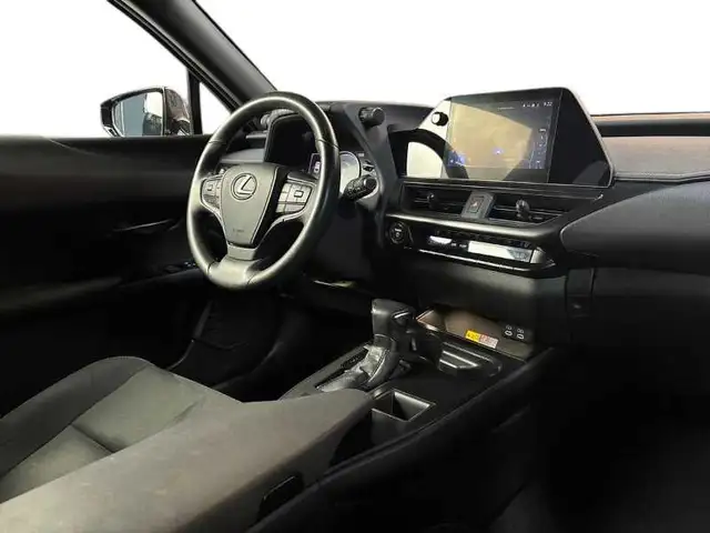 Lexus UX view 15
