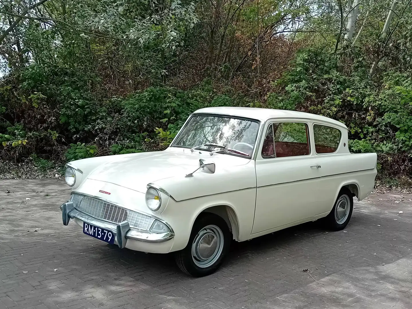 Ford Anglia 105e - 1