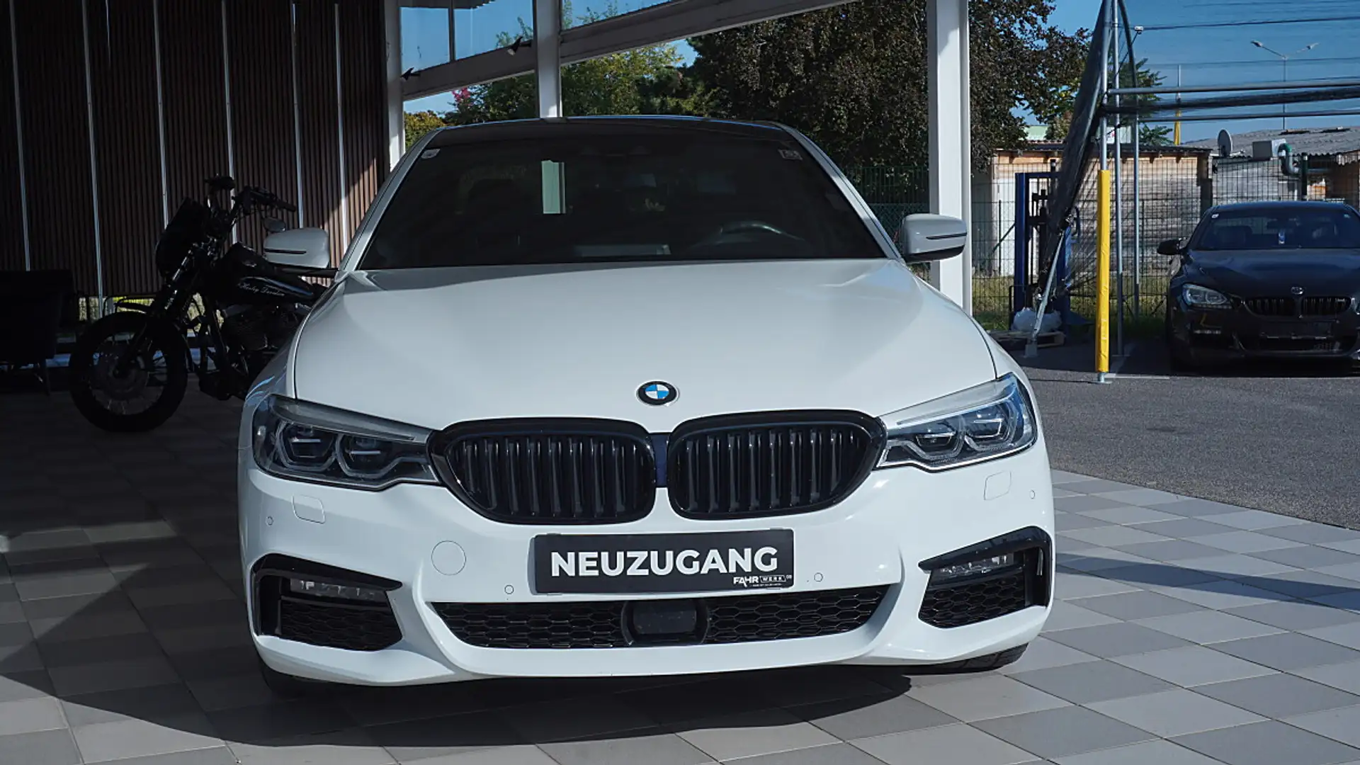 BMW 530 e xDrive Aut.//TOPZUSTAND//WENIG//KILOMETER// Weiß - 2