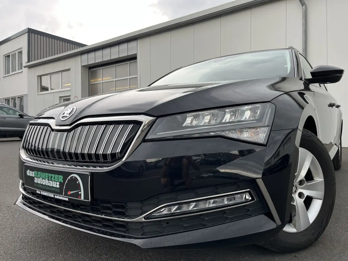Skoda Superb Combi 1.4 TSI e-Hybrid Ambition 150€ m. 20% Anza Schwarz - 1