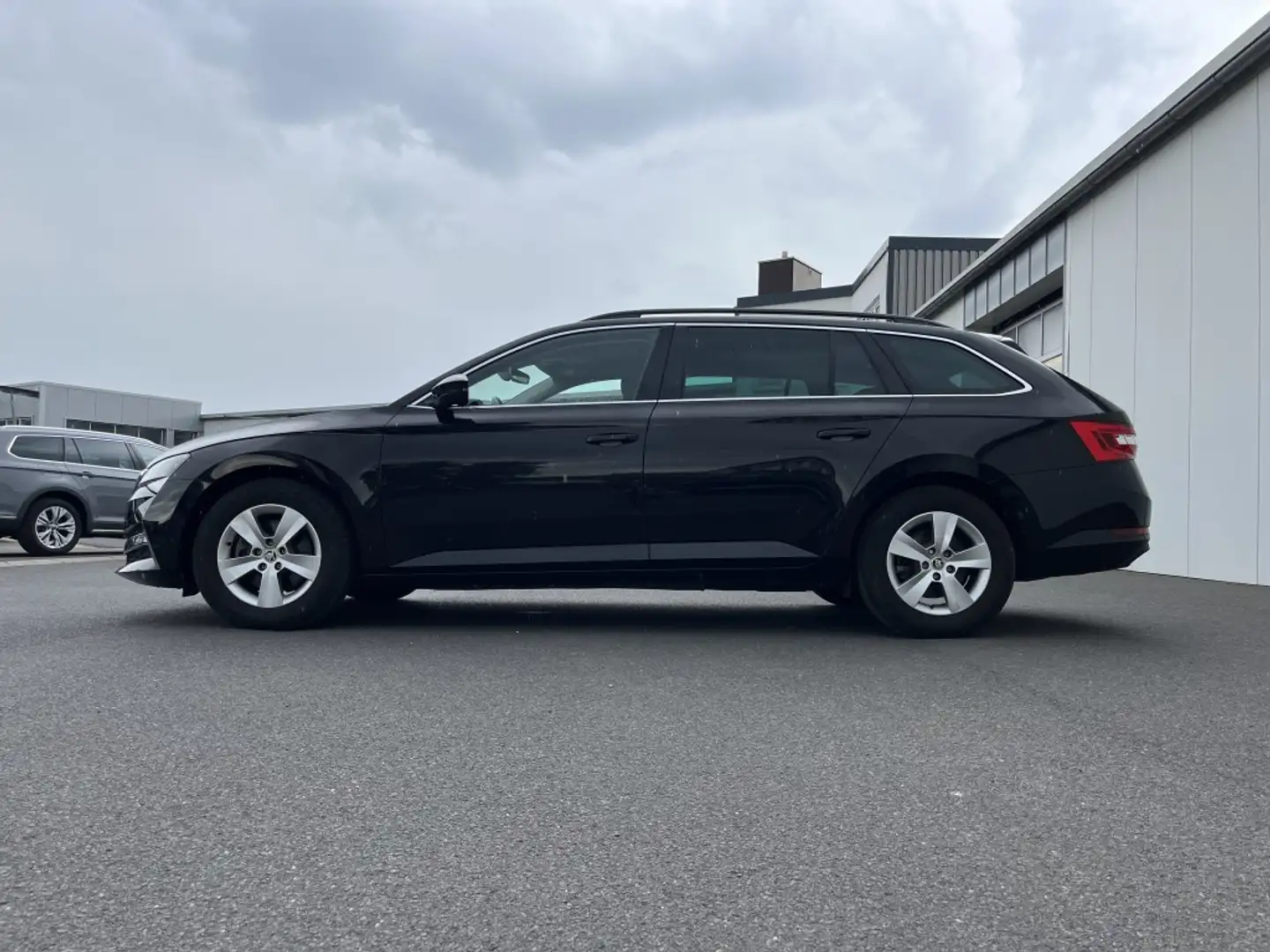 Skoda Superb Combi 1.4 TSI e-Hybrid Ambition 150€ m. 20% Anza Schwarz - 2